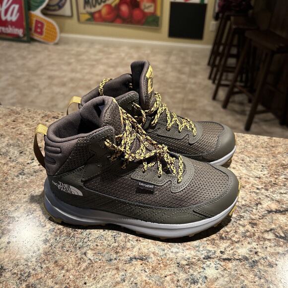 NWOT THE NORTH FACE Boy's Green Yellow Fastpack Hiker Hiking Boots NF0A7W5V US 4 - Picture 1 of 4
